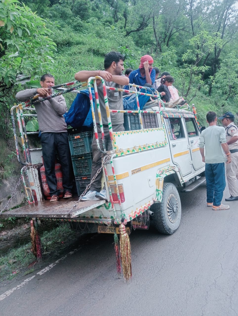 विकासनगर: बरसाती सड़कों पर बढ़ते हादसों को देखते हुए परिवहन विभाग का सुरक्षा अभियान