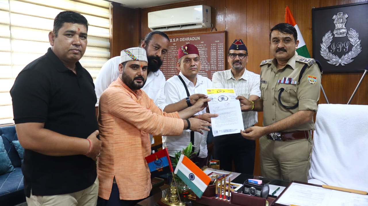 देहरादून:फर्जी सोशल मीडिया पेज के विरोध में स्वाभिमान मोर्चा का एसएसपी से मिलना, तत्काल कार्रवाई की मांग