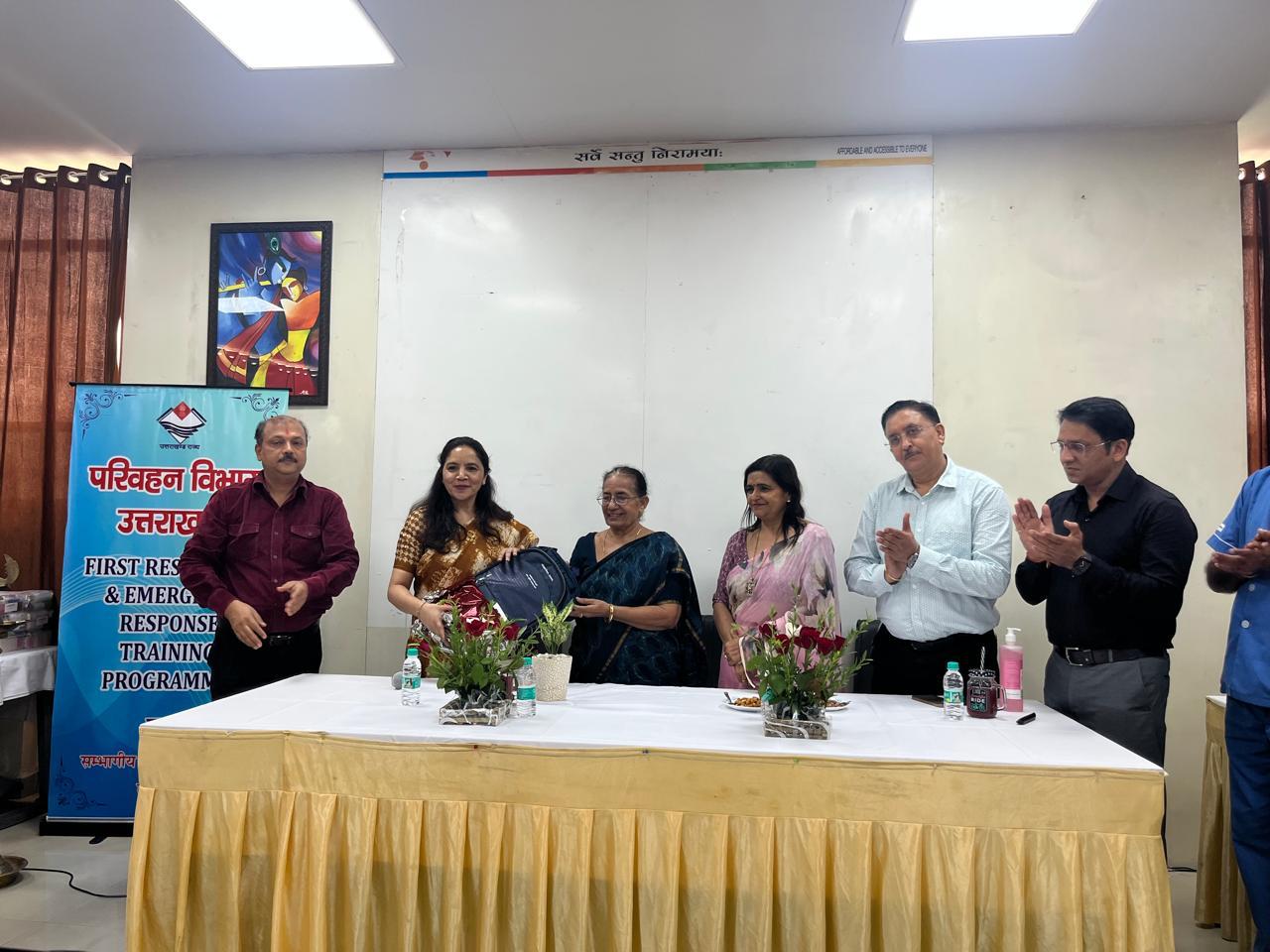 देहरादून:सड़क दुर्घटना पीड़ितों की सहायता के लिए 68 स्वयंसेवियों को दिया गया फर्स्ट रेस्पॉन्डर प्रशिक्षण
