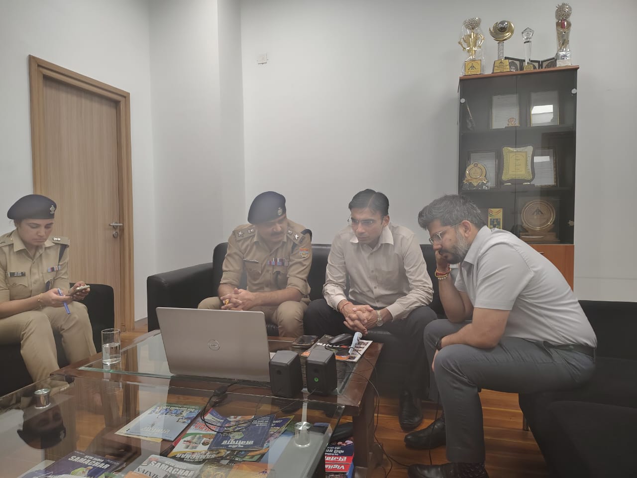 उत्तरकाशी आपदा: 112 लोगों को हेलीकॉप्टर से सुरक्षित देहरादून पहुंचाया गया