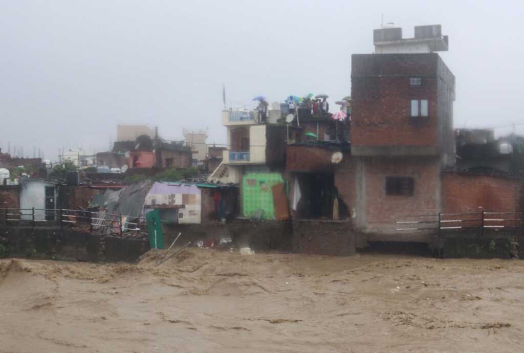 देहरादून में भारी बारिश से बाढ़ जैसी स्थिति, 91 स्थानों पर जलभराव
