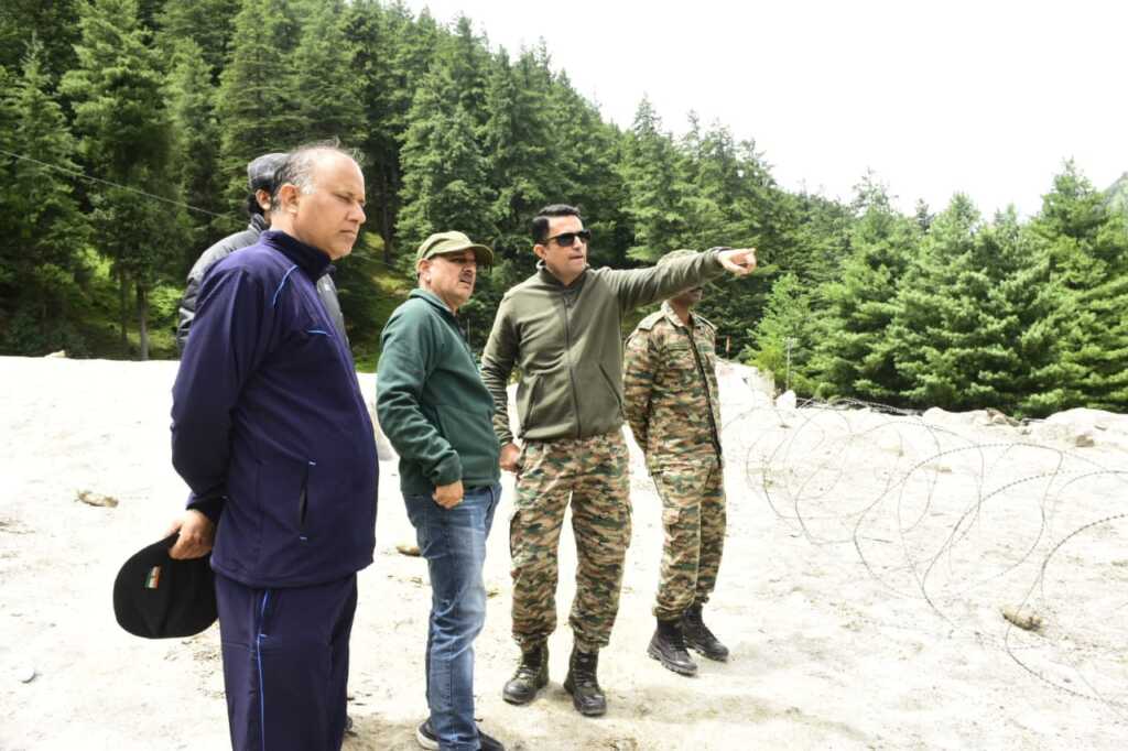 हर्षिल में कृत्रिम झील से निरंतर जारी है पानी की निकासी, सेना के साथ समन्वय से तेज हो रहे कार्य