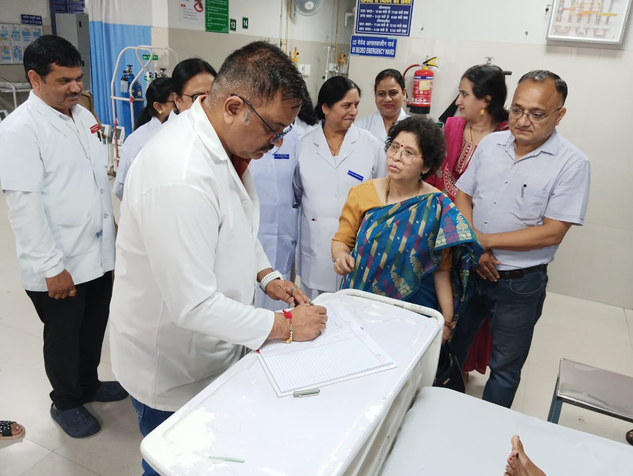देहरादून: महानिदेशक डॉ. सुनीता टम्टा का जिला चिकित्सालय कोरोनेशन में औचक निरीक्षण