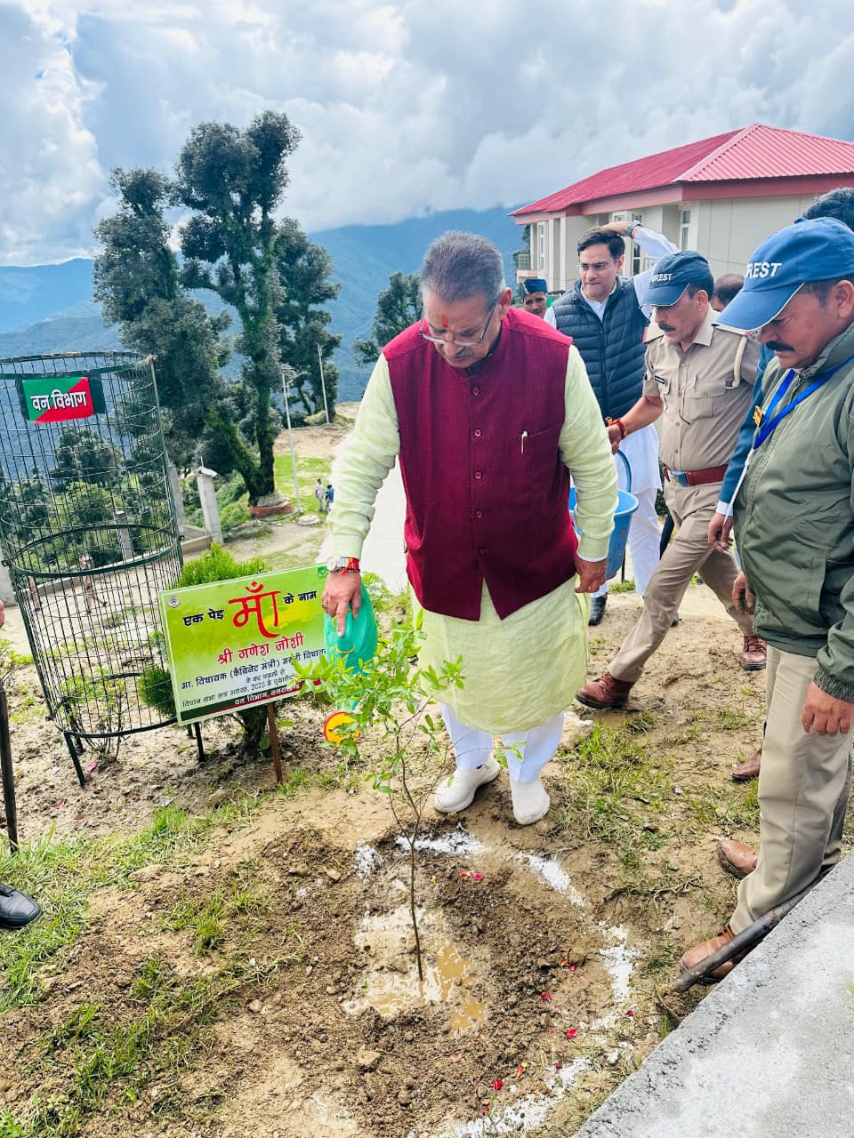 विधानसभा परिसर में “एक पेड़ मा के नाम” अभियान: कैबिनेट मंत्री गणेश जोशी ने किया वृक्षारोपण