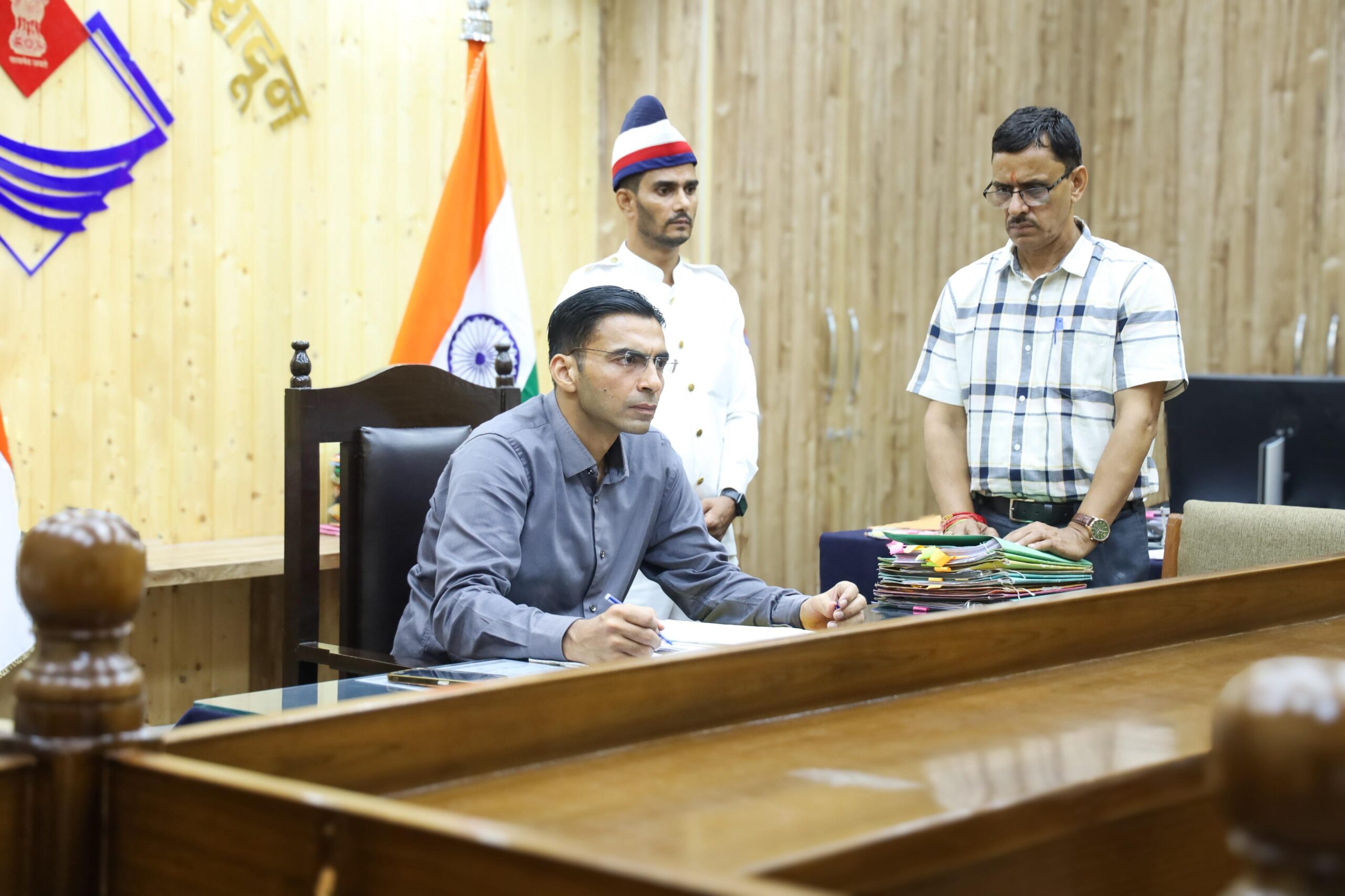 देहरादून: फ्लेट की लालसा में पिता ने बेटे-बहू को बेदखल करने की रची साजिश, डीएम कोर्ट ने झूठे वाद को किया खारिज