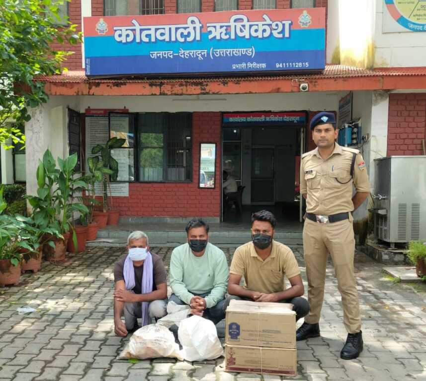 देहरादून: नशा तस्करों के विरुद्ध एक्शन मोड में दून पुलिस, एक महिला सहित 5 अभियुक्त गिरफ्तार
