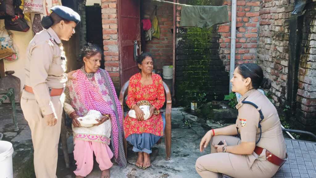 विश्व वरिष्ठ नागरिक दिवस: दून पुलिस पहुंची बुजुर्गों के द्वार, दिया हर संभव सहायता का भरोसा
