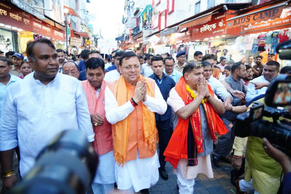 सीएम धामी ने देहरादून में स्वदेशी अभियान का किया नेतृत्व, व्यापारियों से की स्वदेशी अपनाने की अपील