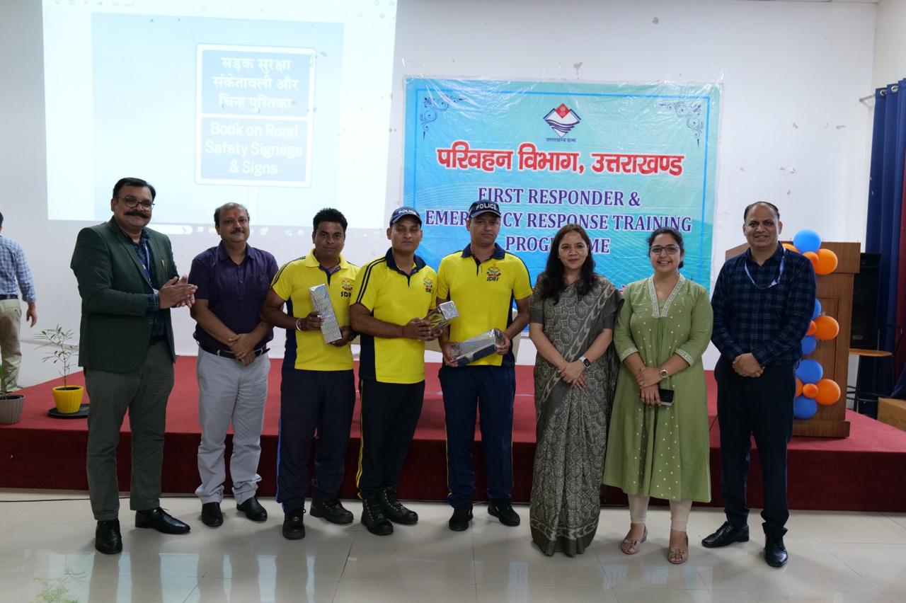 देहरादून:   परिवहन विभाग देहरादून द्वारा सड़क सुरक्षा जागरूकता कार्यक्रमो का आयोजन किया गया