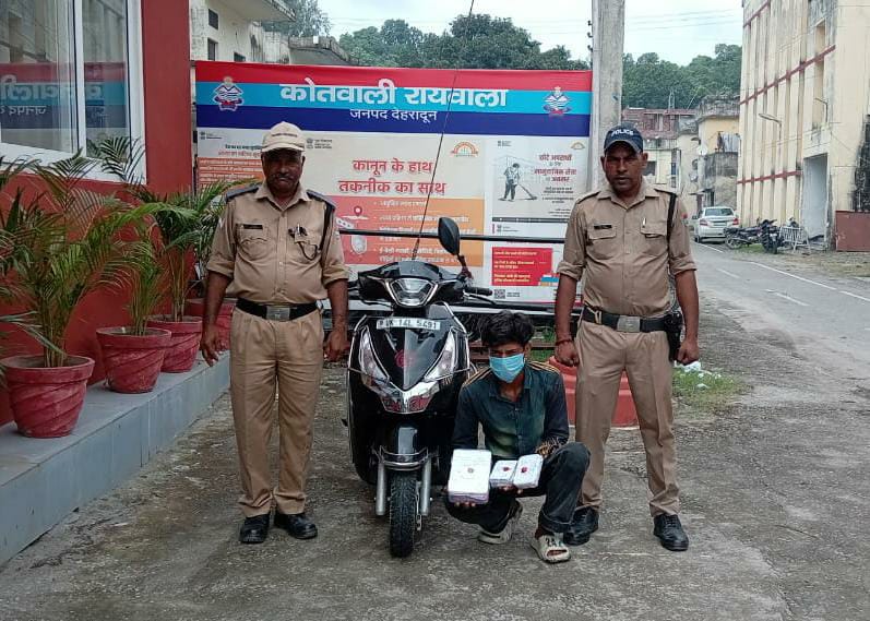 दुकान में हुई नकबजनी की घटना का दून पुलिस ने किया खुलासा