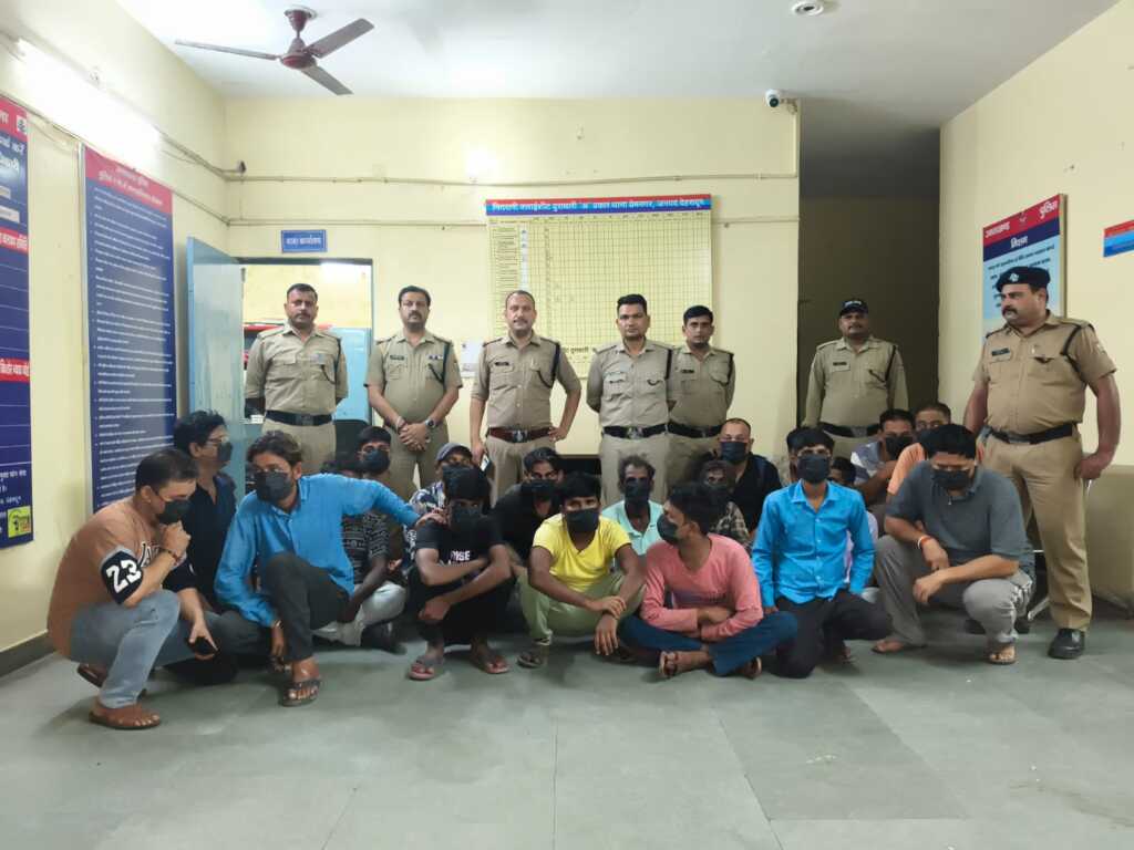 देहरादून पुलिस ने सार्वजनिक स्थानों पर शराब पीने वाले 90 लोगों को किया गिरफ्तार
