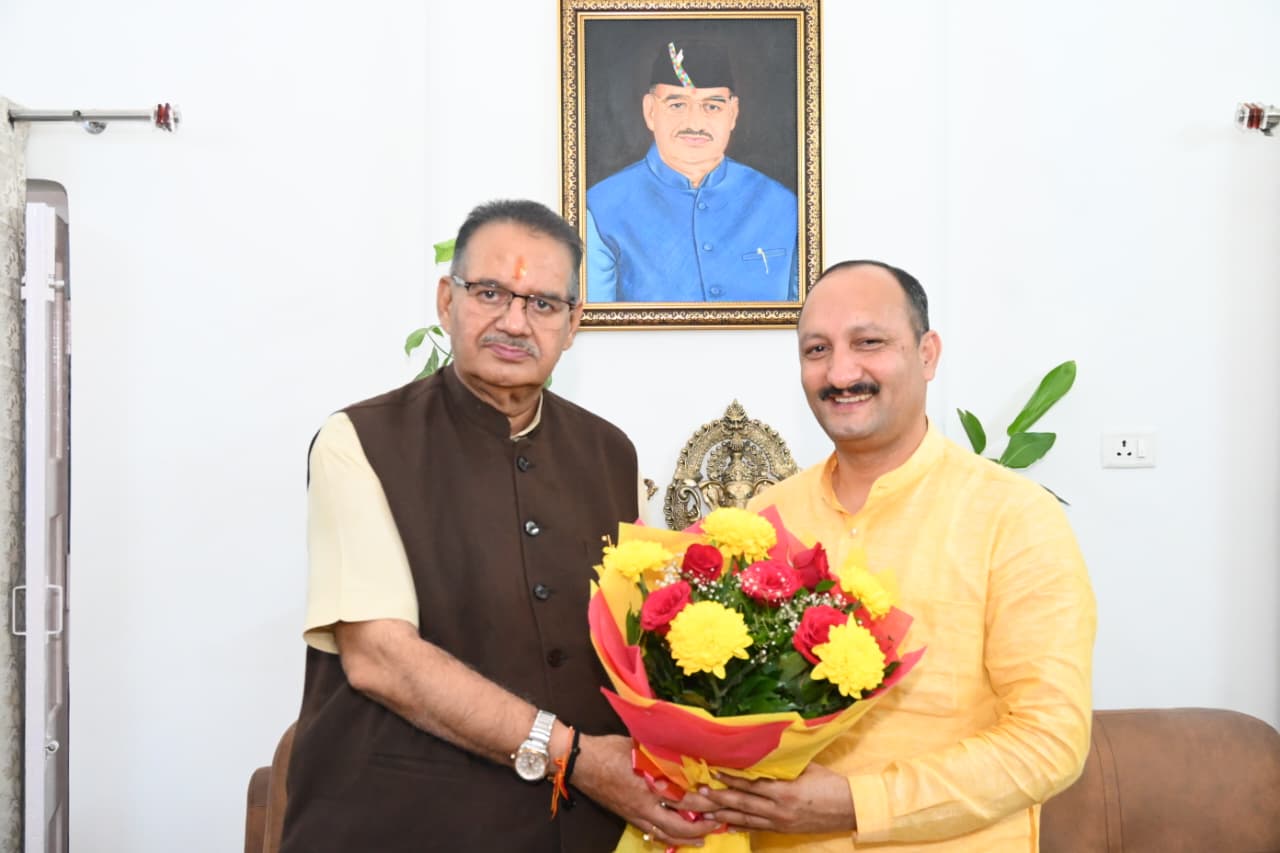 हर्षिल घाटी के सेब की सरकारी खरीद की मांग, कृषि मंत्री से मिले पंचायत अध्यक्ष और युवा