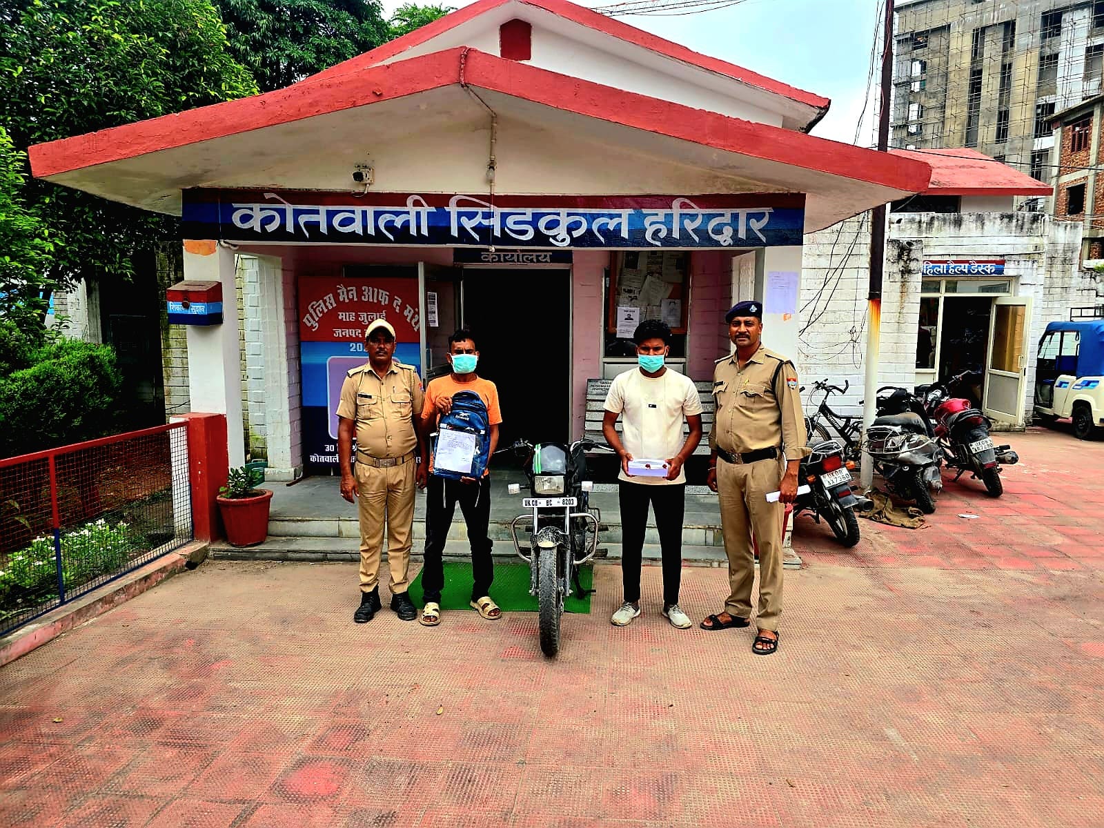 मोबाइल स्नेचिंग गैंग पर हरिद्वार पुलिस का वार, 02 शातिर स्नैचर दबोचे