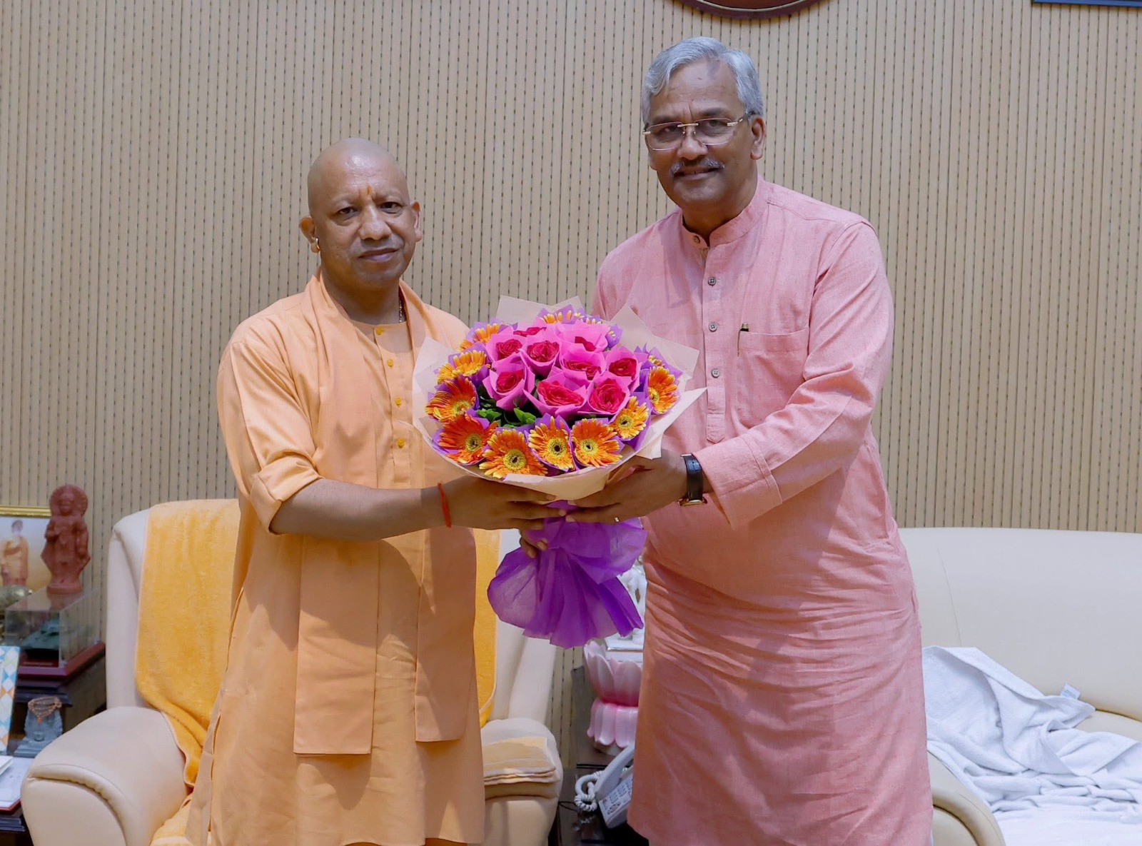 त्रिवेंद्र सिंह रावत ने योगी आदित्यनाथ से की शिष्टाचार भेंट, क्षेत्रीय विकास और नवाचार पर हुई विस्तृत चर्चा