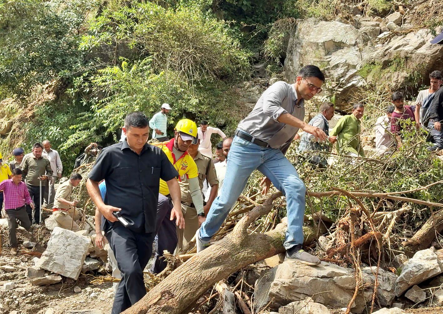 आपदा की विकट परिस्थिति भी नहीं रोक पाई प्रशासन के हौसले