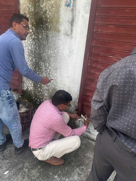हर्बटपुर–विकासनगर में एमडीडीए की कार्रवाई: अवैध प्लॉटिंग और निर्माण पर शिकंजा, कई बहुमंज़िला भवन सील