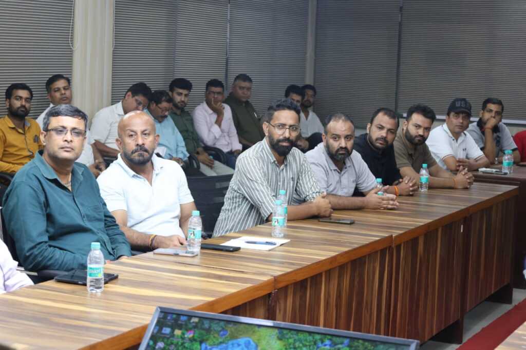 देहरादून: वरिष्ठ पुलिस अधीक्षक ने कोचिंग संस्थान संचालकों के साथ गोष्ठी आयोजित की