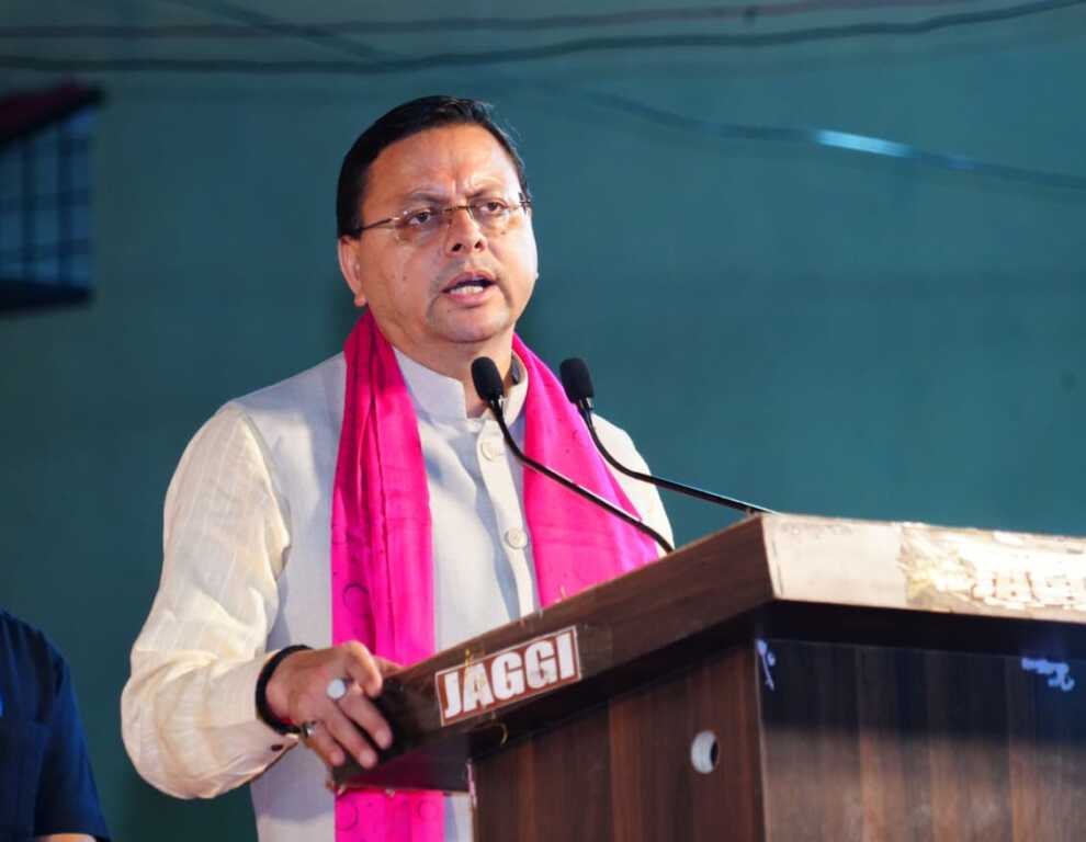 सीएम धामी विजयदशमी पर लक्ष्मण चौक, देहरादून में आयोजित दशहरा महोत्सव व रावण दहन में हुए शामिल