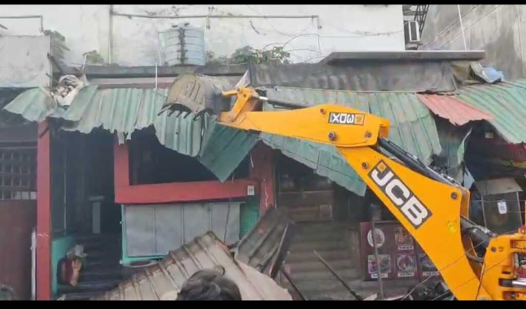 ट्रांसपोर्ट नगर में अतिक्रमण पर एमडीडीए और नगर निगम की संयुक्त कार्रवाई
