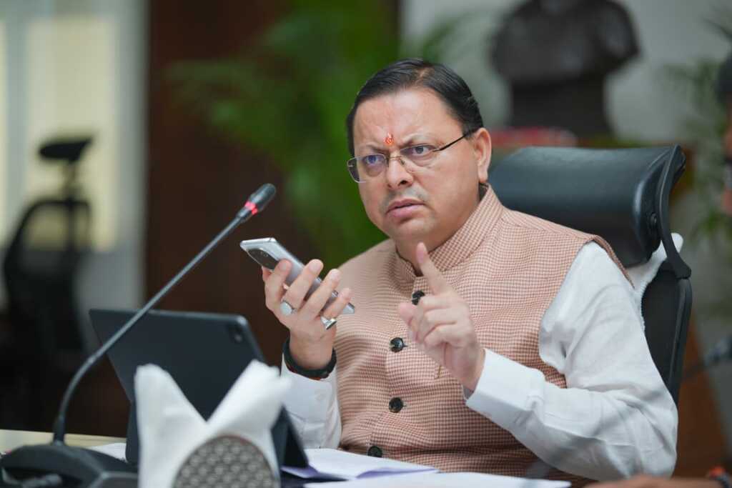 सीएम धामी का सख्त निर्देश — दीपावली तक शहरी क्षेत्रों की सभी सड़कें हों गड्ढा मुक्त