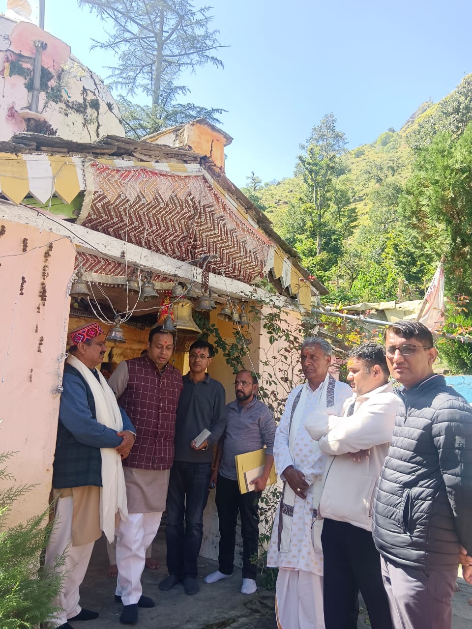 बदरीनाथ-केदारनाथ मंदिर समिति के अध्यक्ष हेमंत द्विवेदी ने सीता माता मंदिर चांई और नृसिंह मंदिर ज्योतिर्मठ का स्थलीय निरीक्षण किया
