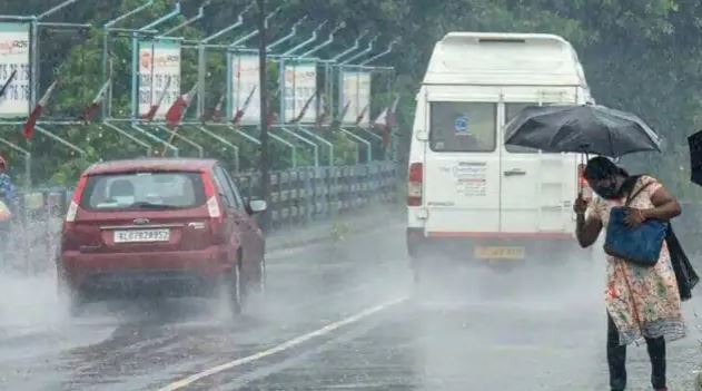 उत्तराखंड: बेमौसम बारिश ने अचानक बढ़ाई ठंडक, कार्लीगाड़ में मलबा आने से लोगों में दहशत