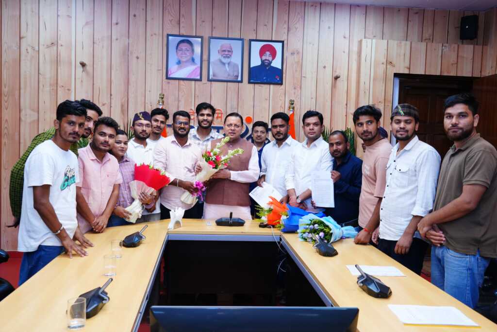 उत्तराखंड बेरोजगार संघ ने मुख्यमंत्री धामी से की भेंट, परीक्षा निरस्तीकरण पर जताया आभार