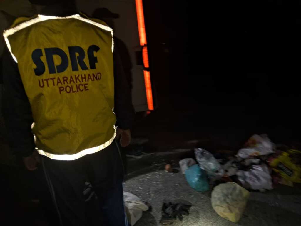 पांडुकेश्वर के पास क्रूजर वाहन हादसा, SDRF ने 21 यात्रियों को सुरक्षित निकाला