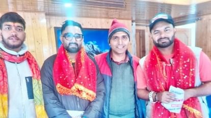 क्रिकेटर ऋषभ पंत और राहुल तेवतिया ने किए गंगोत्री धाम के दर्शन, गंगा घाट पर विशेष पूजा अर्चना