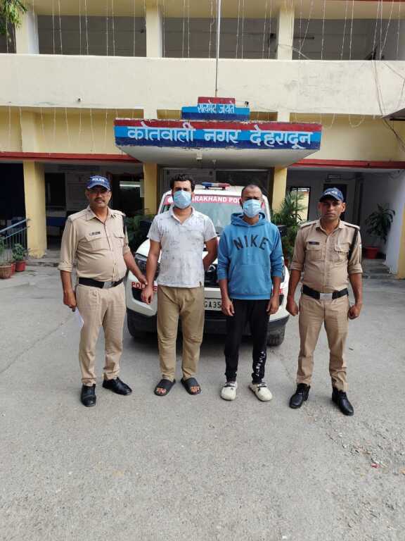 फायरिंग की घटना में शामिल दो अभियुक्त गिरफ्तार, अन्य की तलाश जारी