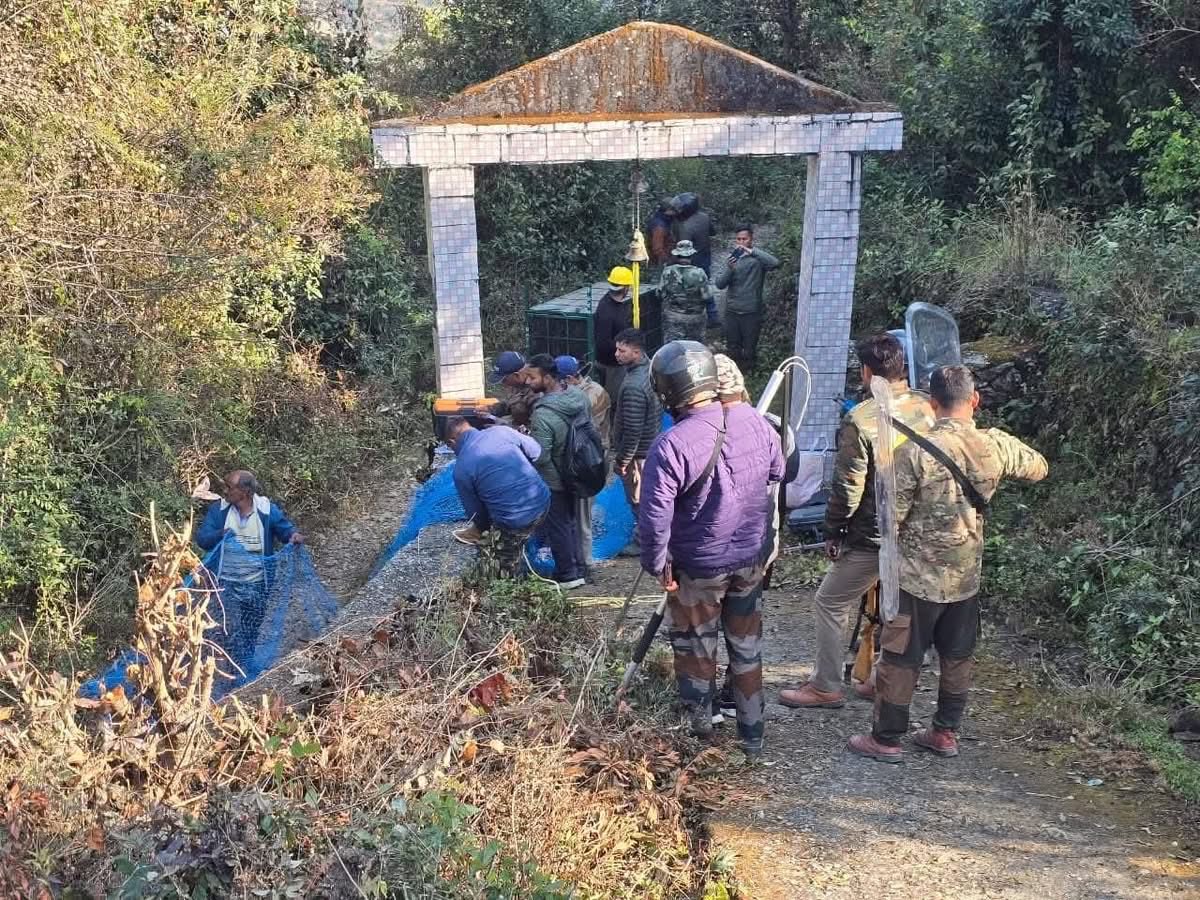 जखोली ब्लॉक में 6 घंटे चले रेस्क्यू के बाद भी भालू का खतरा बरकरार