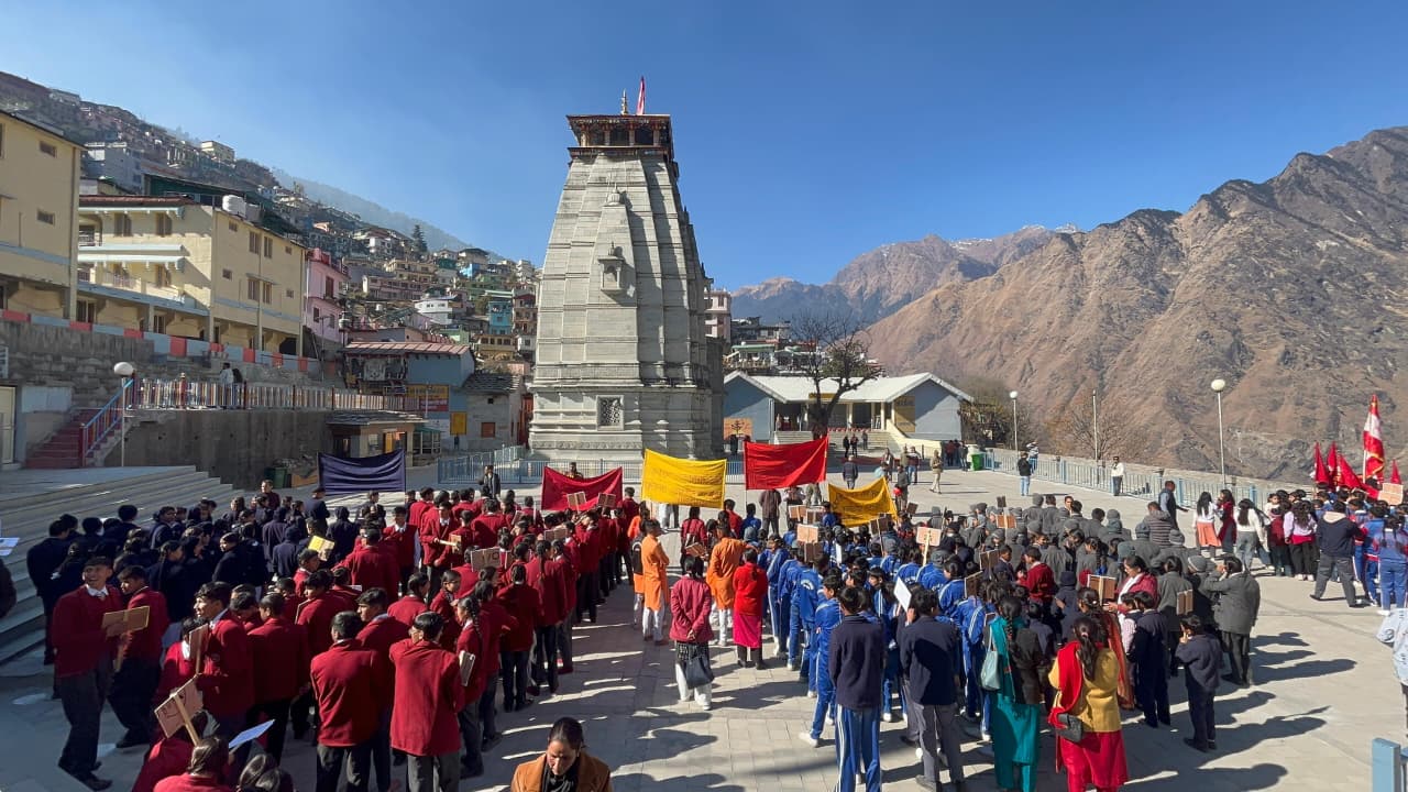 ज्योर्तिमठ में शीतकालीन तीर्थाटन, पर्यटन व हिमालयी साहसिक खेलों को लेकर जनजागरण रैली