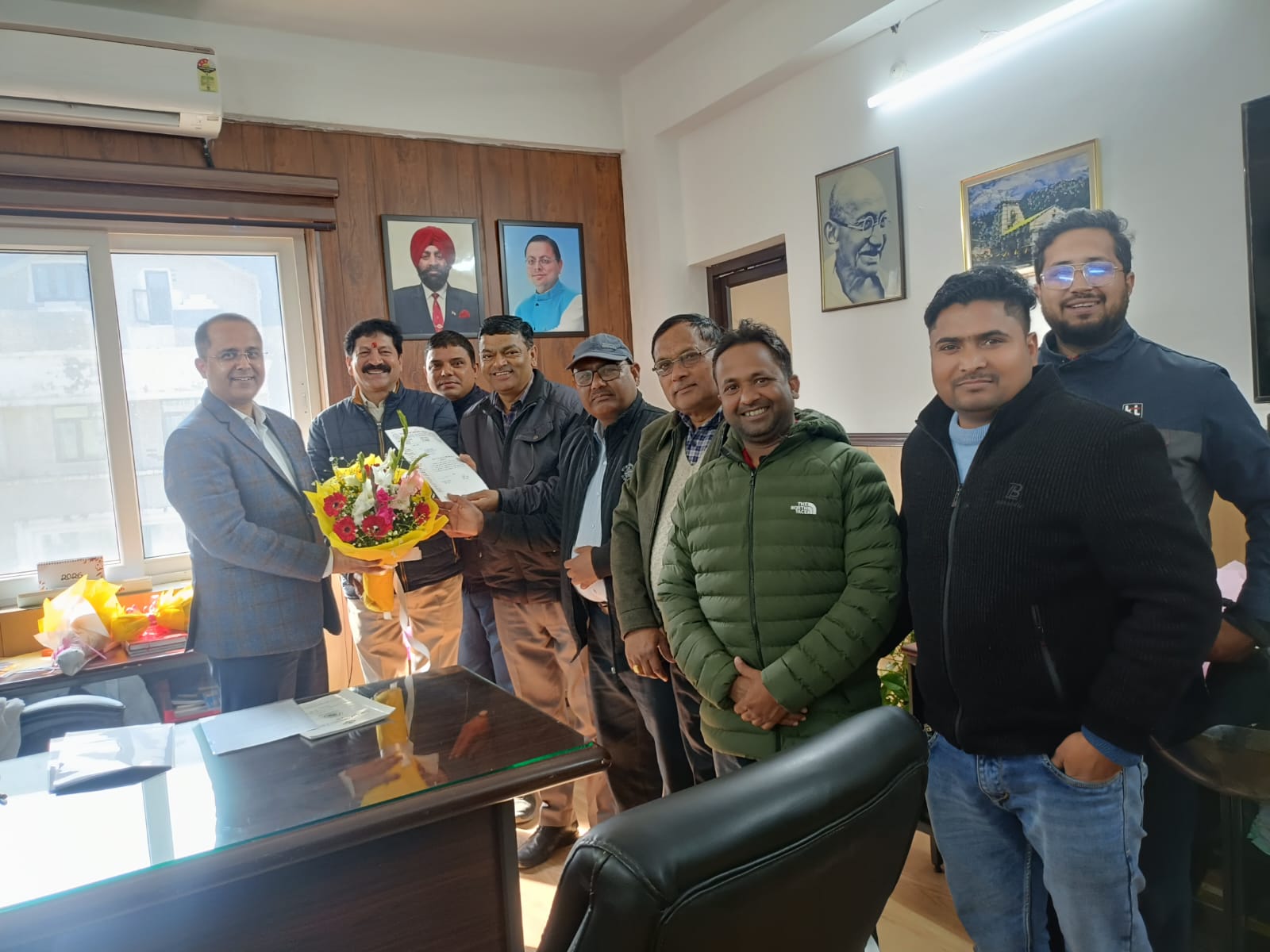 राज्य निगम कर्मचारी महासंघ ने मुख्यमंत्री पुष्कर सिंह धामी व वरिष्ठ अधिकारियों से की मुलाकात, नववर्ष की शुभकामनाएं दीं
