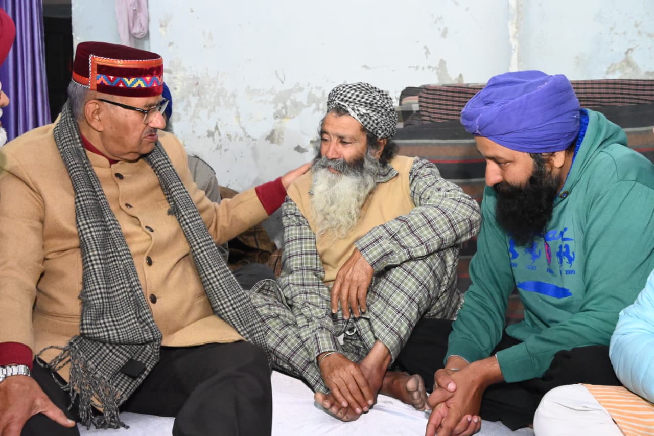 Breaking News:कृषि मंत्री गणेश जोशी ने मृतक किसान के परिजनों से की मुलाकात, हर संभव मदद का दिया भरोसा