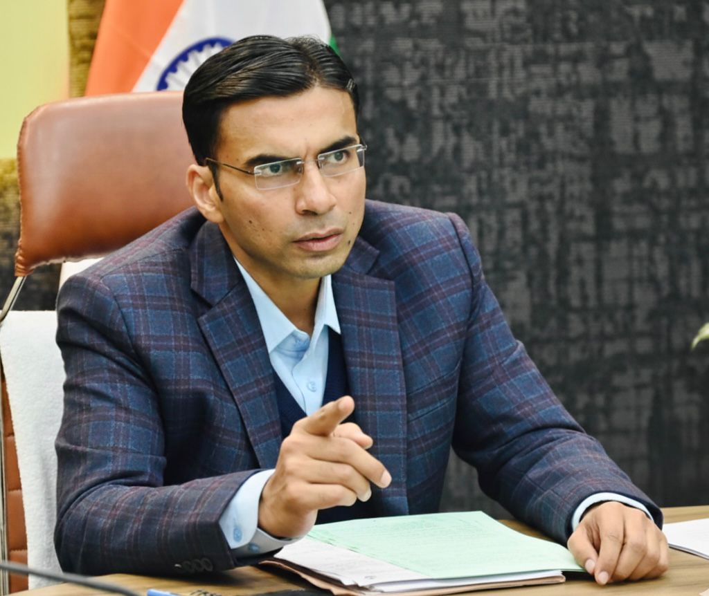 Dehradun: जिला प्रशासन का मिशन सफाई; स्वयं पीड़ित मां की शिकायत पर आदतन अपराधी दिव्यकांत लखेड़ा को डीएम ने किया जिला बदर.
