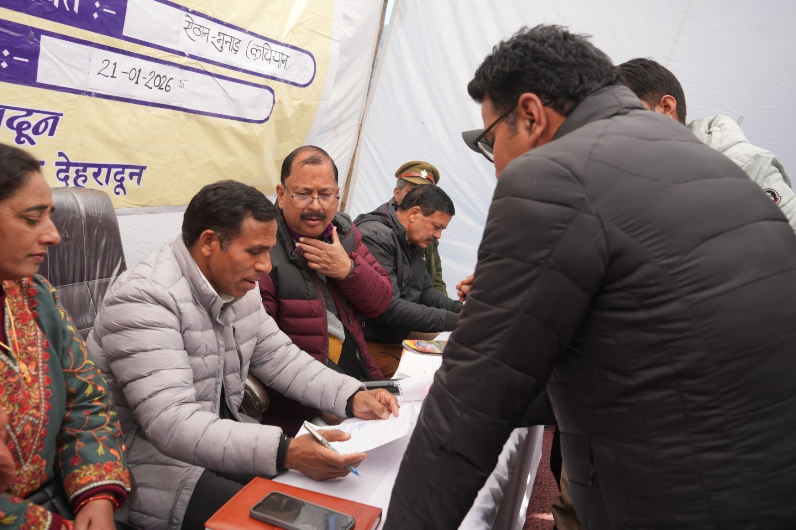 कथियान पहुँचा प्रशासन: सुदूरवर्ती गांव में जनसेवा शिविर