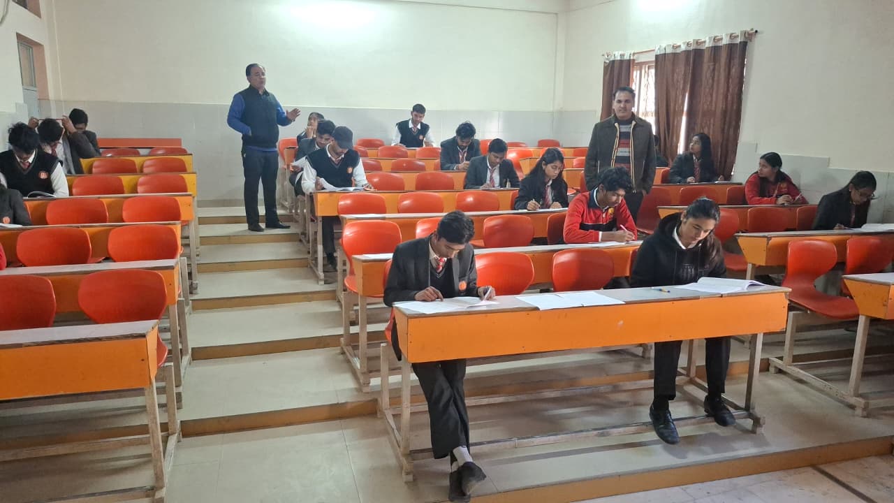 देहरादून: देव भूमि उत्तराखंड यूनिवर्सिटी में ‘भारत बोध IKS परीक्षा-2026’ का सफल आयोजन; 2100 से अधिक छात्रों ने दिखाई भारतीय ज्ञान परंपरा में रुचि