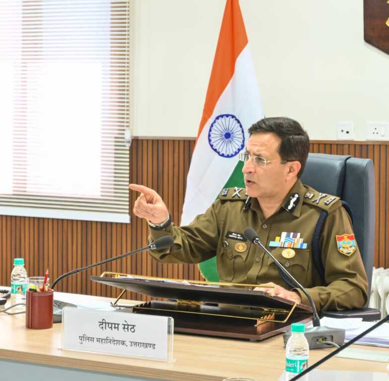 Dehradun: डीजीपी उत्तराखंड की अपराध और कानून व्यवस्था पर हाई-लेवल समीक्षा बैठक.