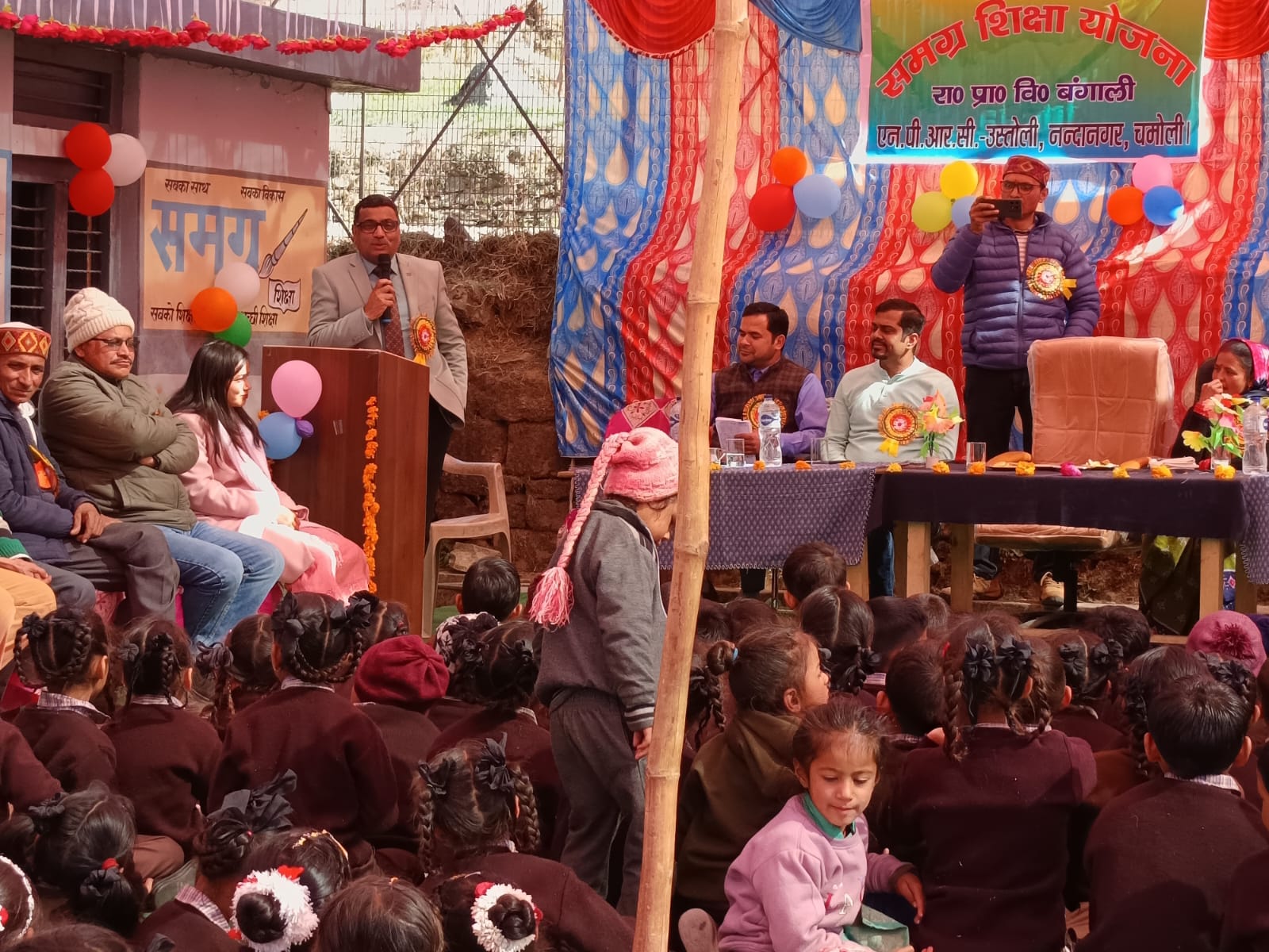 चमोली: डिजिटल शिक्षा को नई उड़ान, नंदा नगर के 7 दुर्गम स्कूलों को मिले स्मार्ट टीवी।