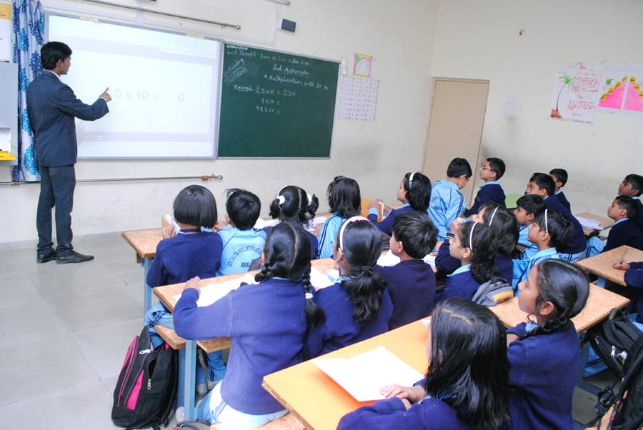 Dehradun:लार्ज स्केल पर दून के 168 राजकीय माध्यमिक विद्यालयों में 3.67 करोड़ से 884 स्मार्ट टीवी की स्थापना,वर्क आर्डर हुआ जारी.