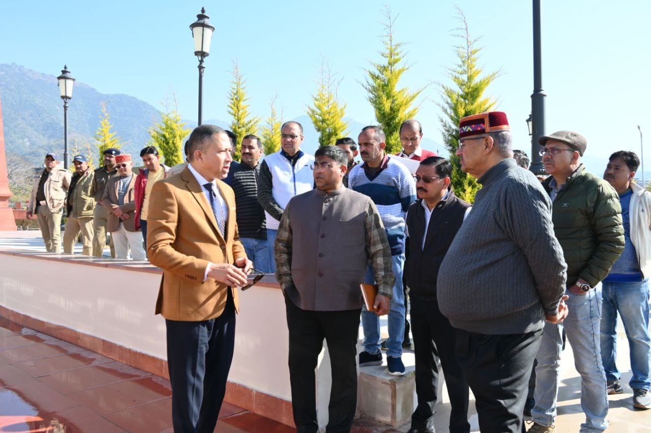 देहरादून :सैनिक कल्याण मंत्री गणेश जोशी द्वारा निर्माणाधीन सैन्यधाम के अंतिम चरणों के निर्माण कार्यों का निरीक्षण किया गया.