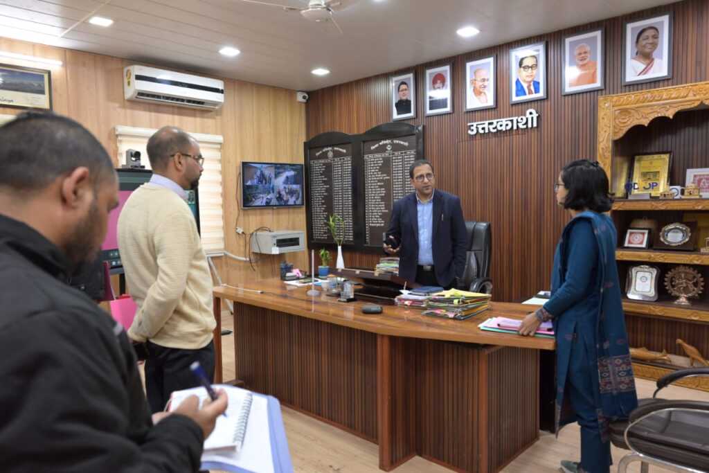 भांग और अफीम की अवैध खेती पर सख्ती: संयुक्त टीम बनाकर होगी कार्रवाई – जिलाधिकारी