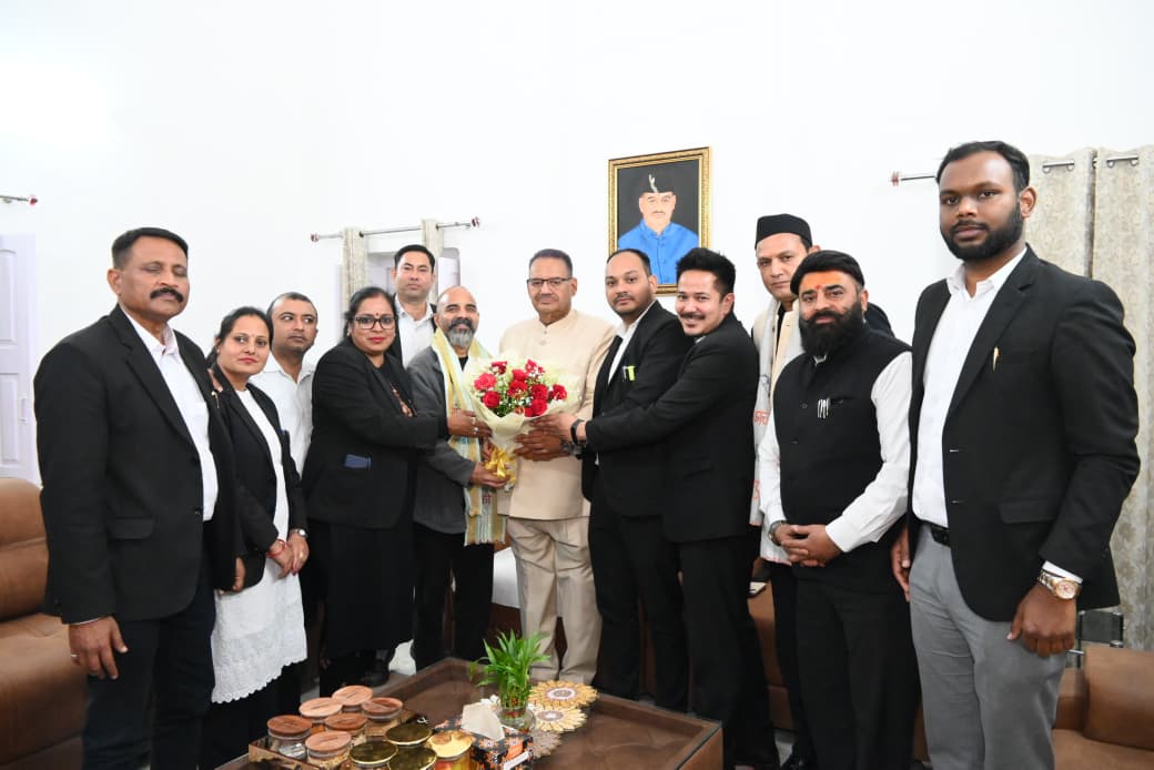 बार एसोसिएशन देहरादून के नवनिर्वाचित पदाधिकारियों को मंत्री गणेश जोशी की बधाई.