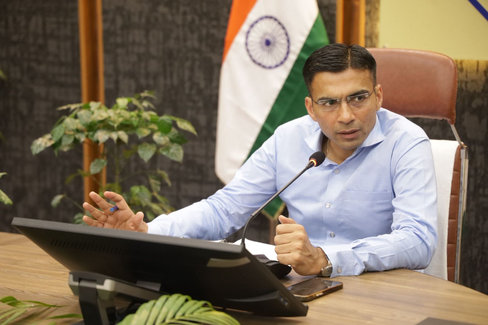 डीएम कोर्ट में हंगामा: वरिष्ठ अधिवक्ता के खिलाफ लाइसेंस निरस्तीकरण की संस्तुति  देहरादून।