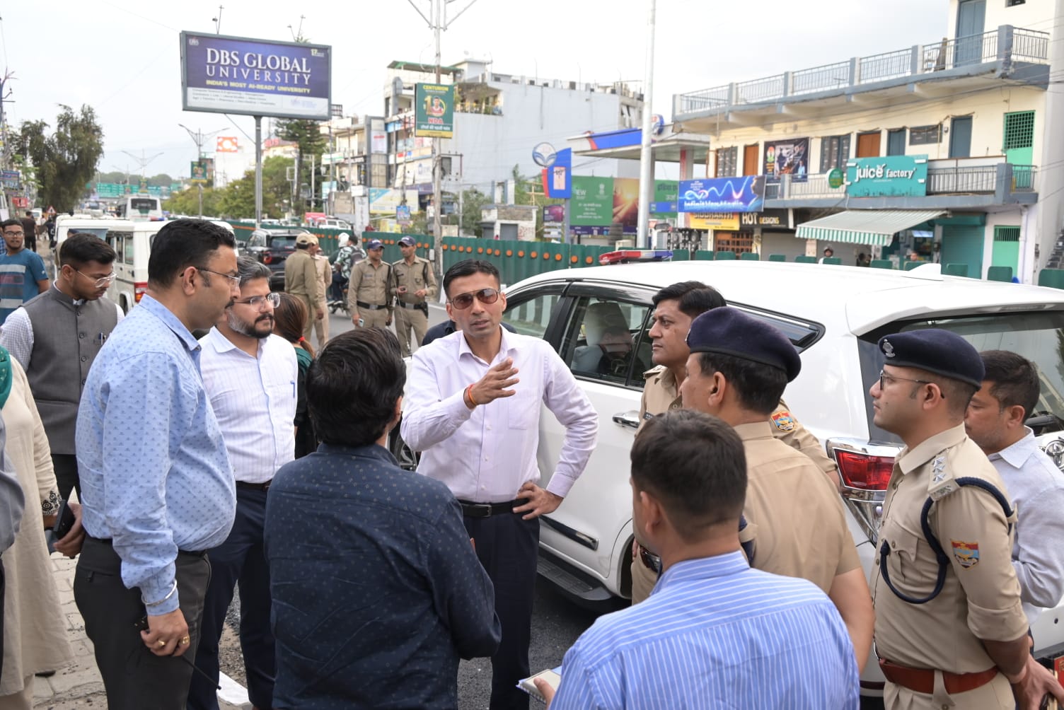 प्रधानमंत्री के आगमन से पहले देहरादून में तैयारियां तेज, डीएम ने किया स्थलीय निरीक्षण