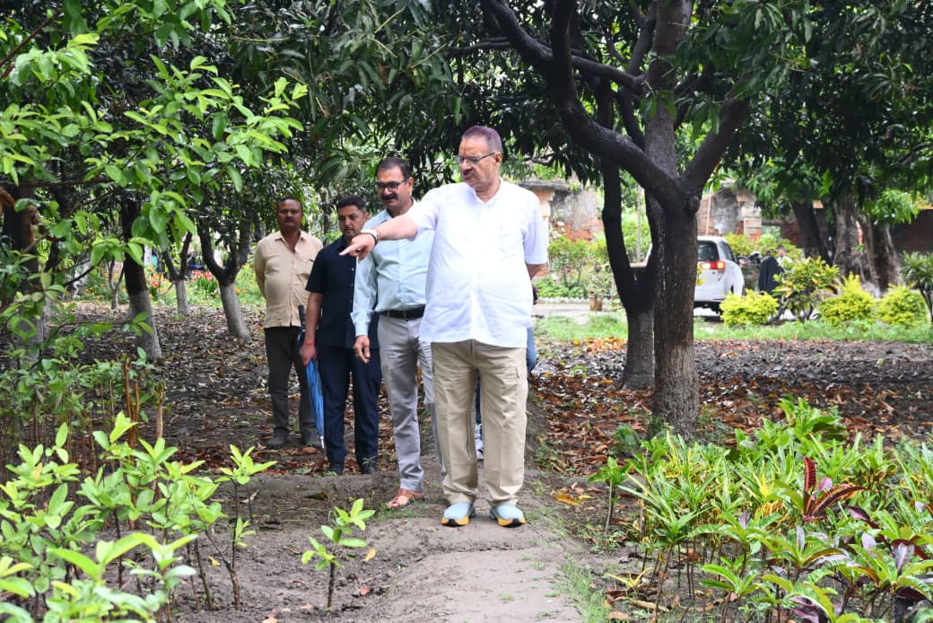 सितारगंज राजकीय उद्यान में कृषि मंत्री गणेश जोशी ने किया औचक निरीक्षण, व्यवस्थाओं की ली जानकारी.