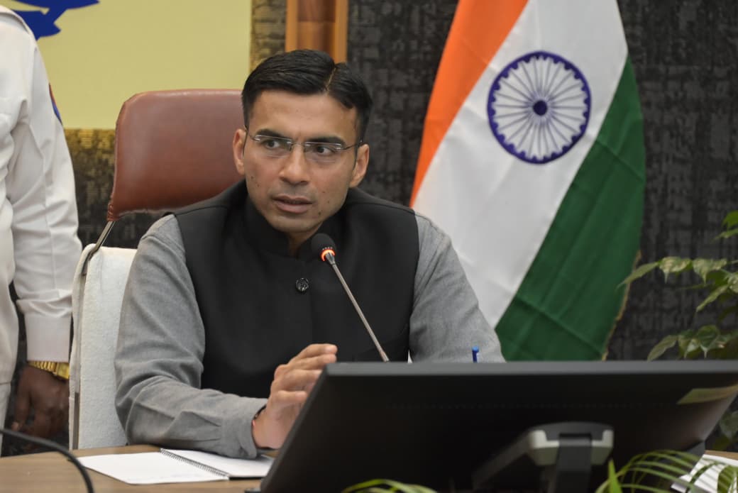 जनसमस्याओं के प्रति संवेदनशील जिला प्रशासन ,डीएम के हस्तक्षेप से जल्द निकला समाधान