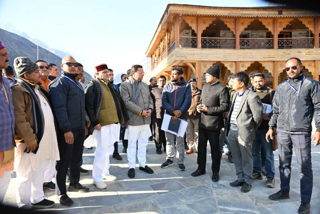बद्रीनाथ मास्टर प्लान की मुख्यमंत्री धामी ने की मौके पर समीक्षा