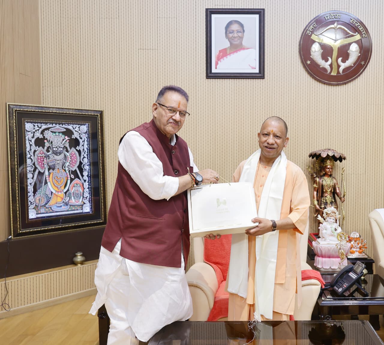 कृषि मंत्री गणेश जोशी ने योगी आदित्यनाथ से की मुलाकात