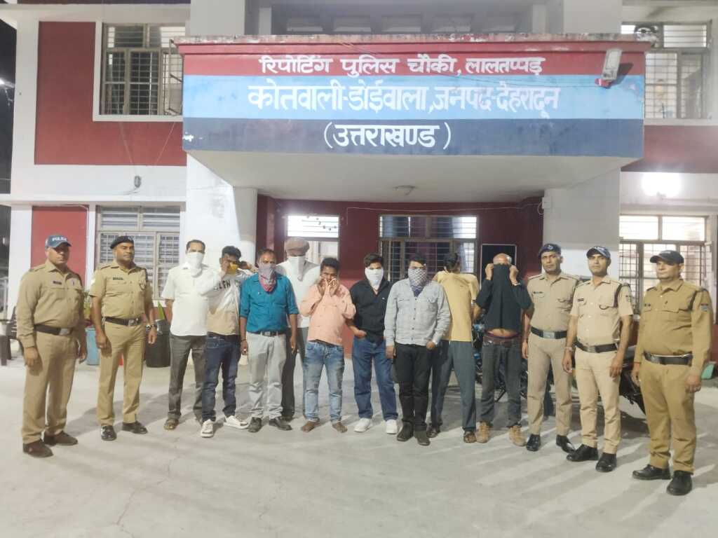 एसएसपी देहरादून के नेतृत्व में वीकेंड नाइट स्ट्राइक, देर रात तक चला सघन चेकिंग अभियान